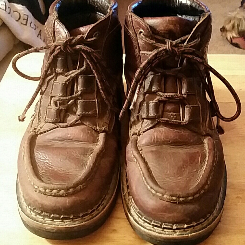 Women size 7 and 1/2 Justin chukkas